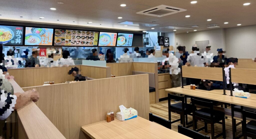 広島どんどん商工センター店の店内とカウンター