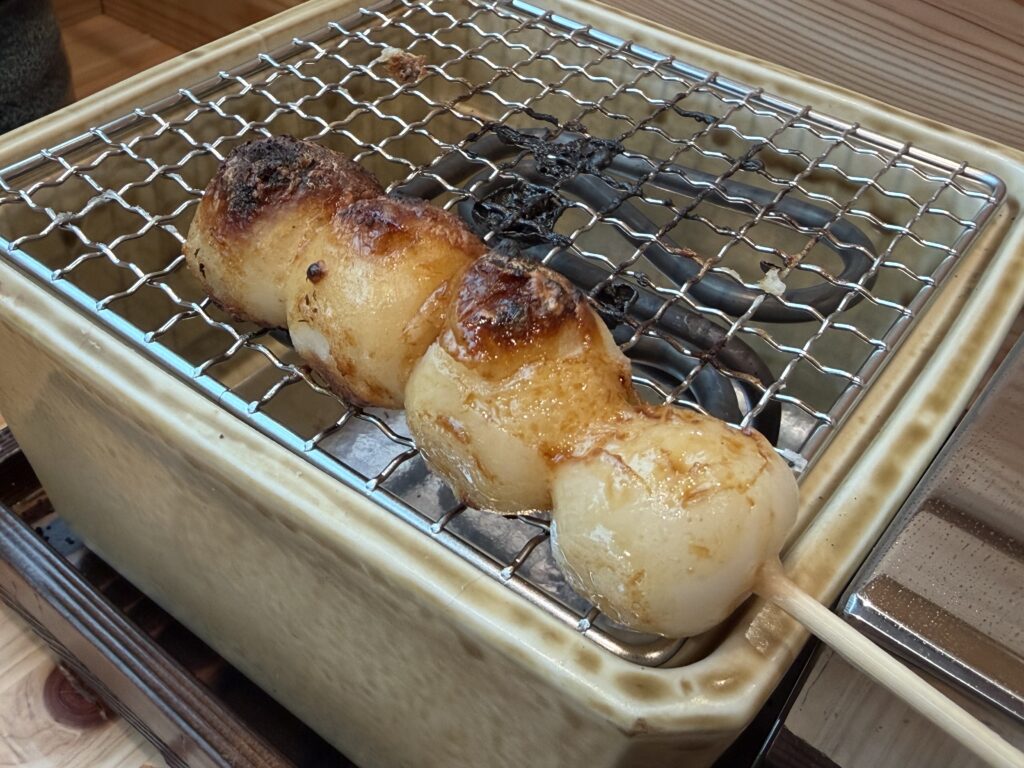 コメダ和喫茶おかげ庵のスイーツメニュー・おだんご（醤油）
