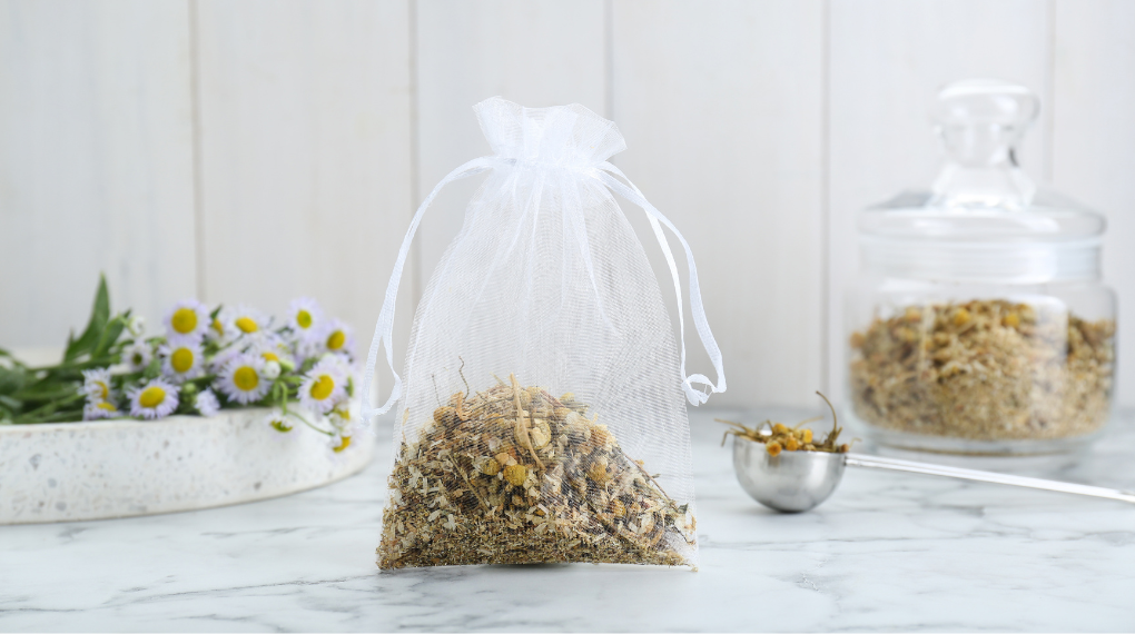 重陽の節句・菊の節句の菊枕の代替としての菊花茶とカモミールで作るサシェの提案