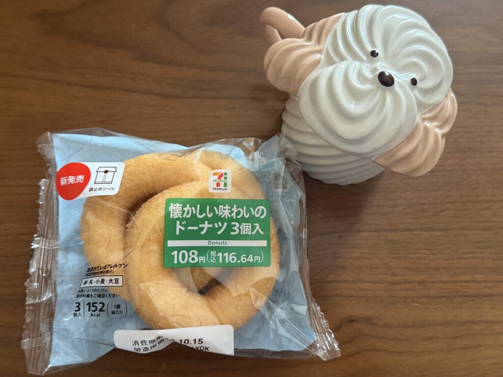 ロートレックのパッケージコーヒーとドーナツ
