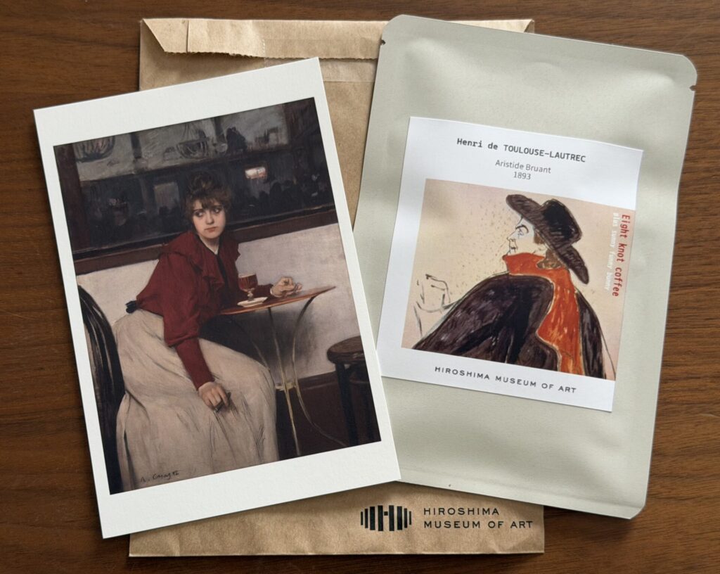 「カフェに集う芸術家」のグッズ・ポストカードとドリップコーヒー